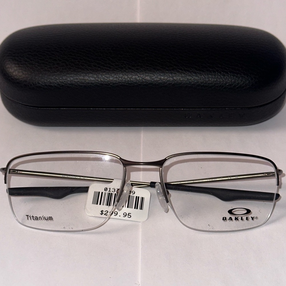 Oakley WINGBACK Silver Titanium Eyeglasses With Black Case